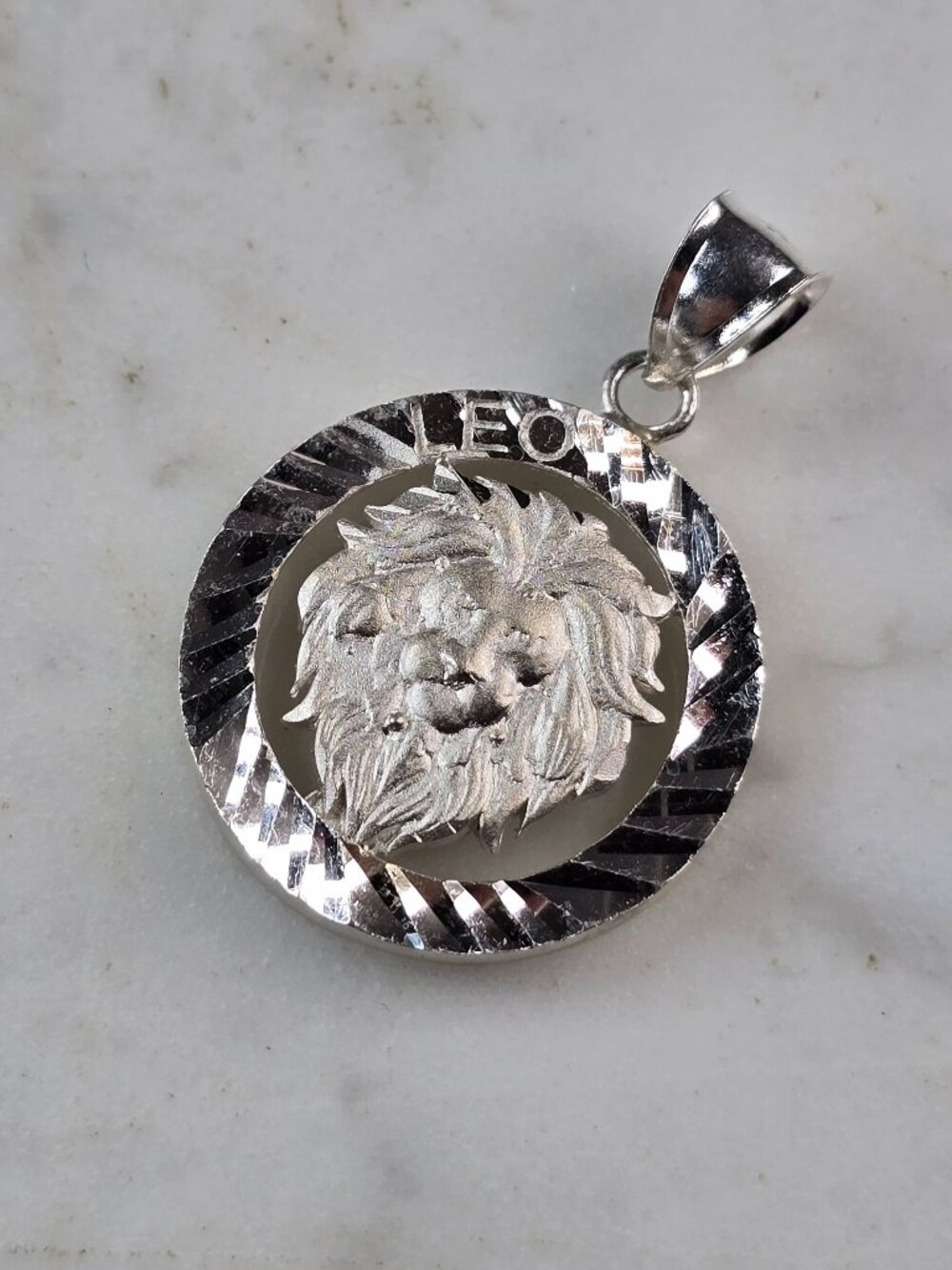 Womens Vintage Estate Sterling Silver Zodiac Leo Lion Pendant 4.1g E2384